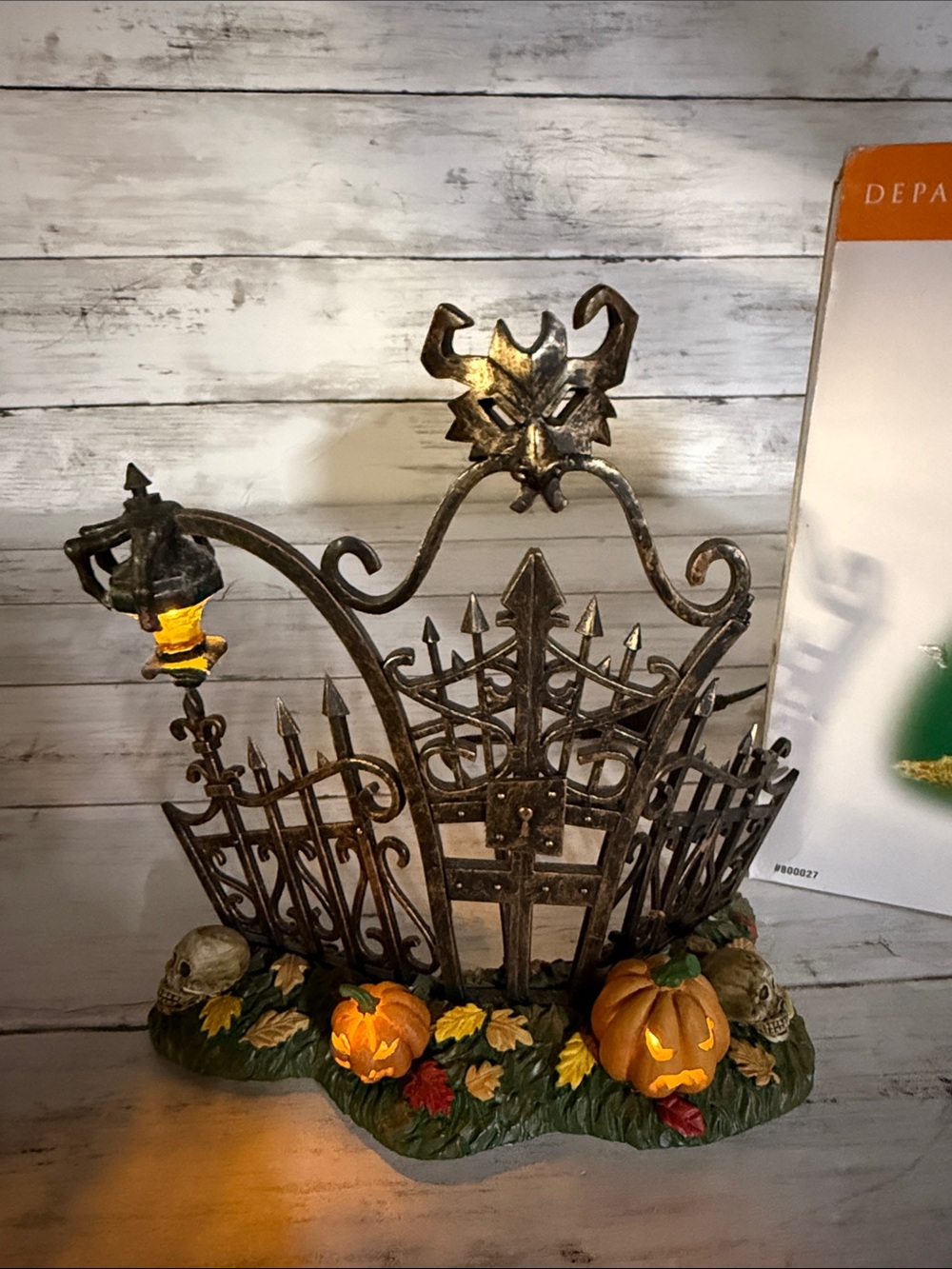 Dept 56 Halloween Village "Gothic Gate" Lighted Accessory as is read details